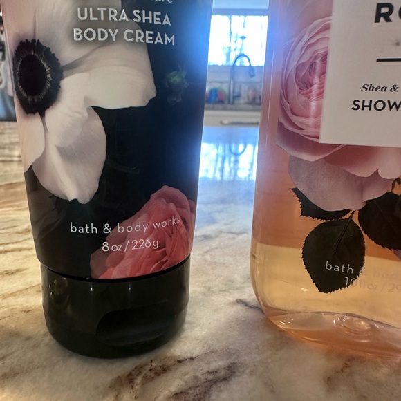 Bath & Body Works Rose Body Wash Set - Pink and Black - Picture 3 of 5